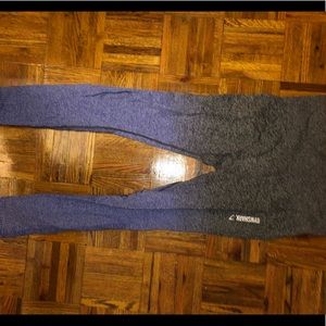 NWOT Seamless grey/blue ombré yogas